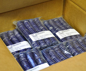 100 buttons 25mm i poly-pose, kartonvisning