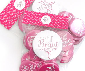 Buttons i poly-pose med headerkort, Luminari Shop