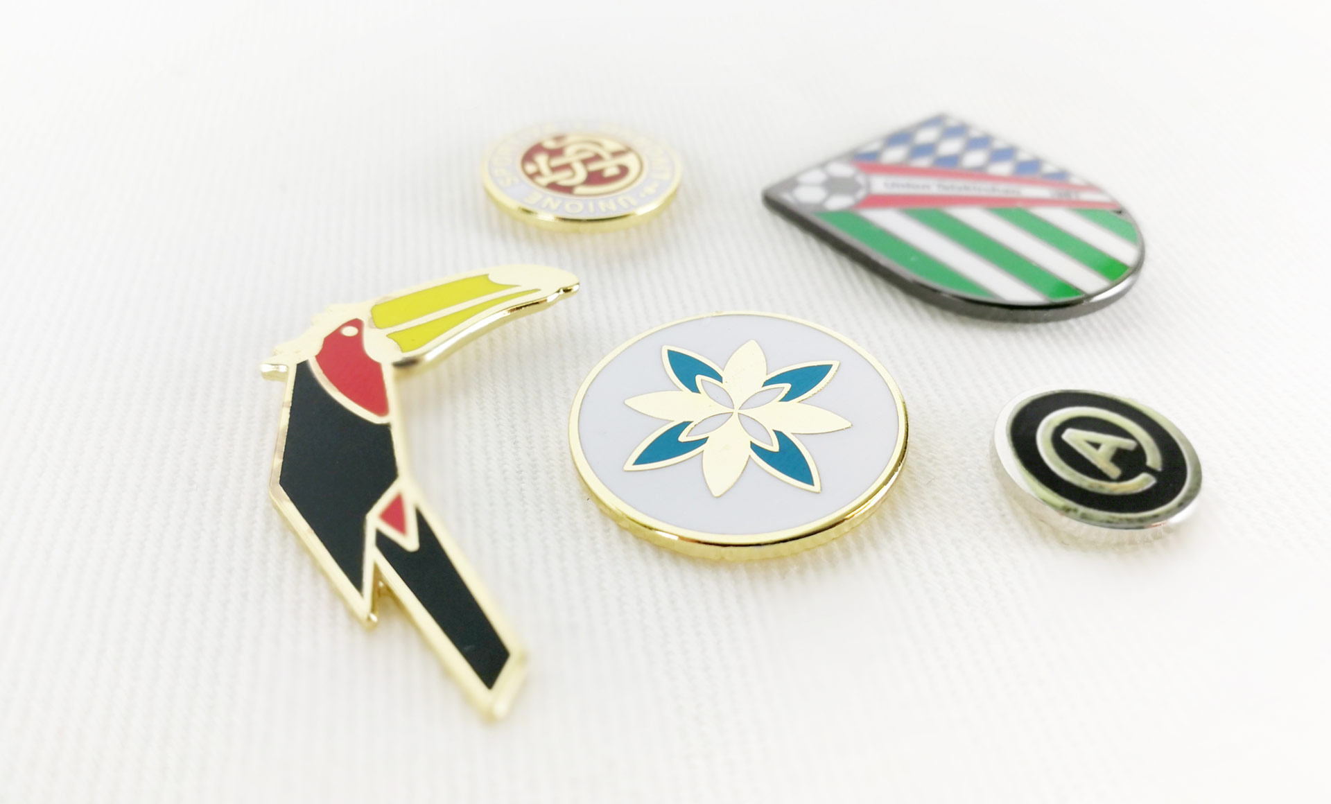 Hård-emalje pins